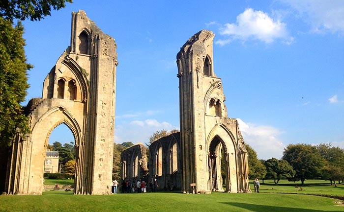 rovine dell'abbazia gotica Glastonbury
