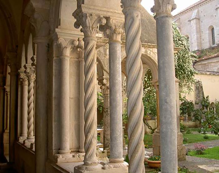 capitelli nell'abbazia cistercense di Fossanova