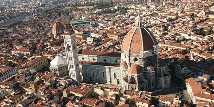 Duomo di Firenze gotico in Italia