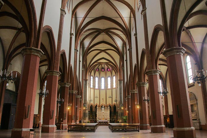 Basilica di San Francesco a Bologna, architettura gotica in Italia