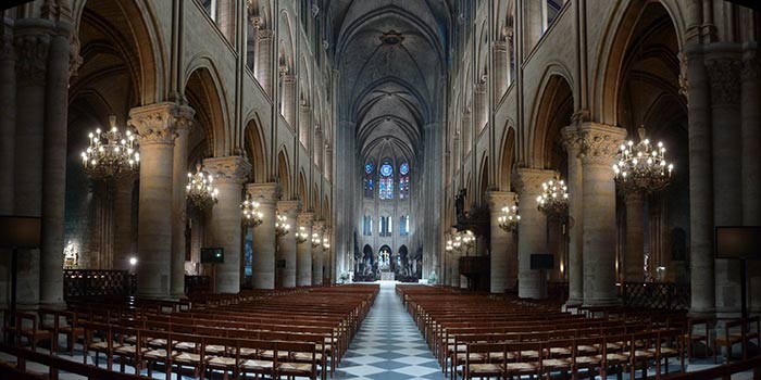 Interno cattedrale Notre Dame di Parigi