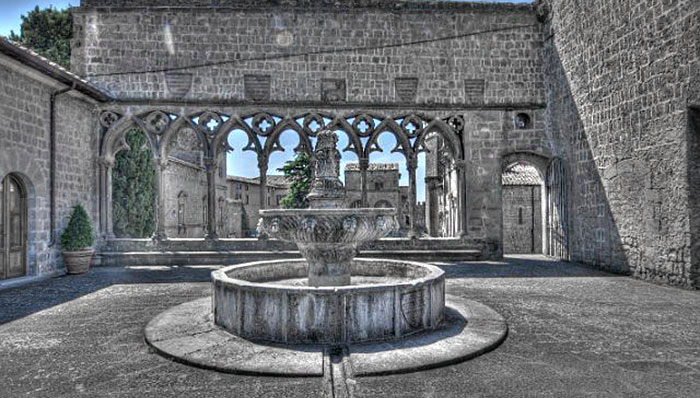 pozzo della loggia del palazzo dei papi a Viterbo
