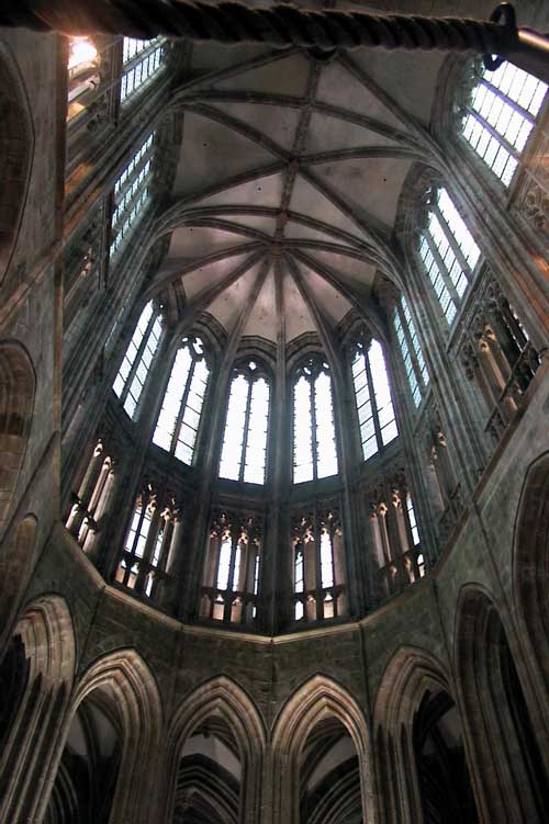abbazia Mont Saint Michel interno cattedrale